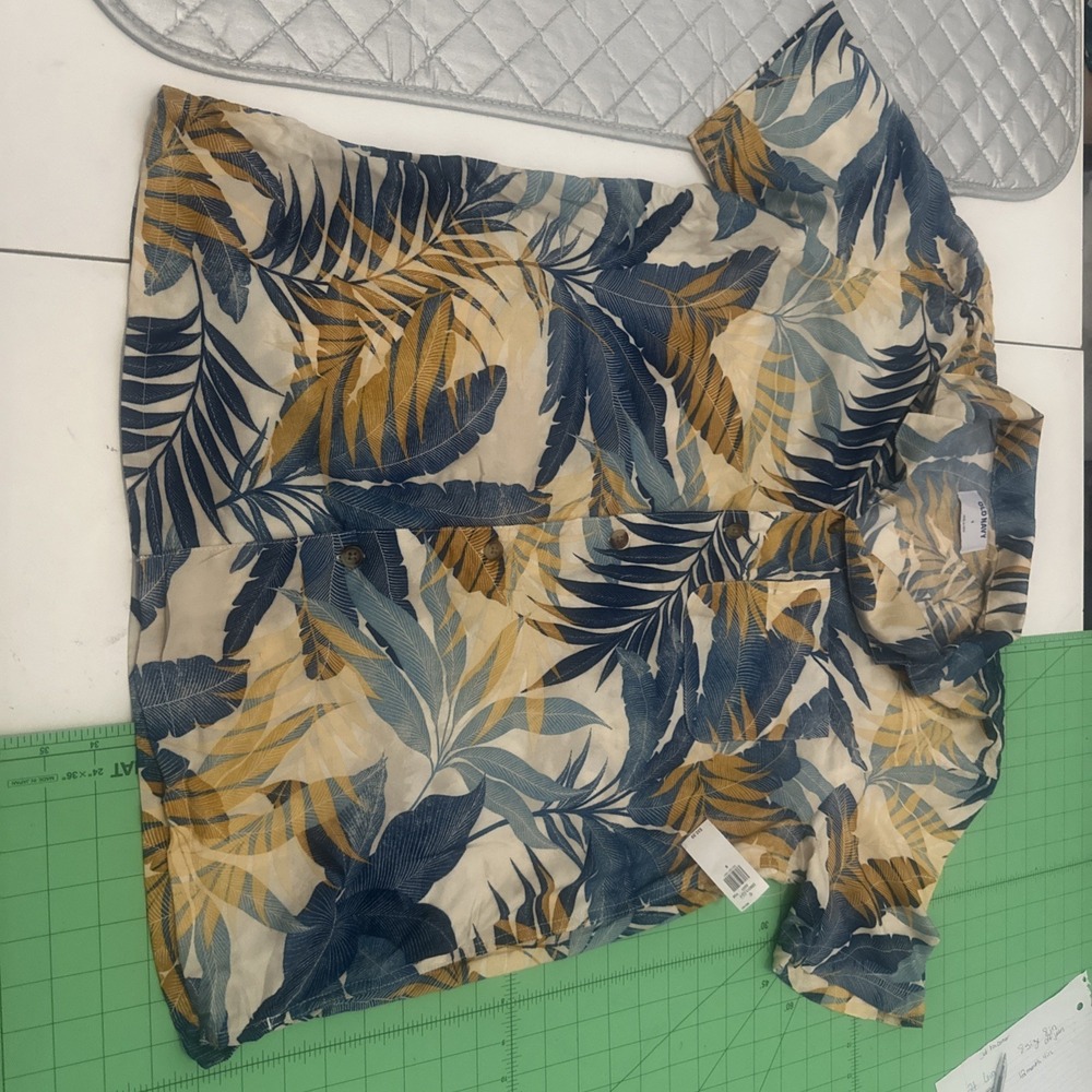 Old Navy Men's Hawaiian Shirt Size Small